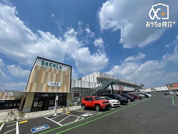 SOCOLA所沢 徒歩11分。スーパー、家電量販店、ドラッグストア、飲食店など地域の生活を支える全12店舗のショッピングセンター。 810m