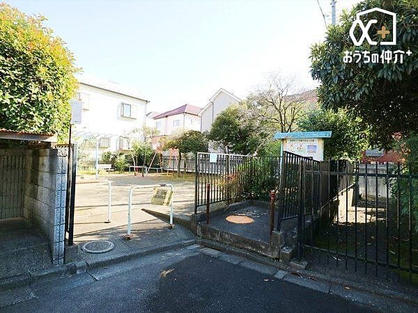 恩多町2丁目第3仲よし広場 徒歩6分。ベンチ・パーゴラ・遊具（ブランコ※使用中止・鉄棒・砂場）・水飲場・防火貯水槽 460m