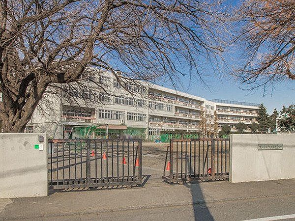 東久留米市立南中学校 徒歩7分。生徒数：483人(2023年度)周辺はひばりヶ丘団地・落合川や南沢湧水地など、穏やかな環境に位置しています。 510m