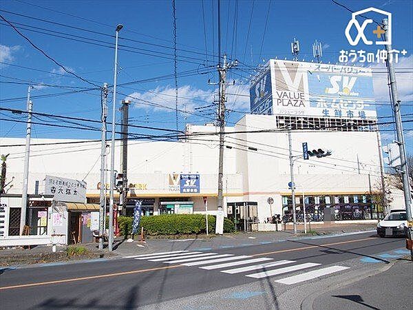 徒歩29分。【スーパーバリュー入間春日町店】営業時間10時00分～20時00分。車椅子対応の駐車場。調理済み食品。駐車場280台。 2260m