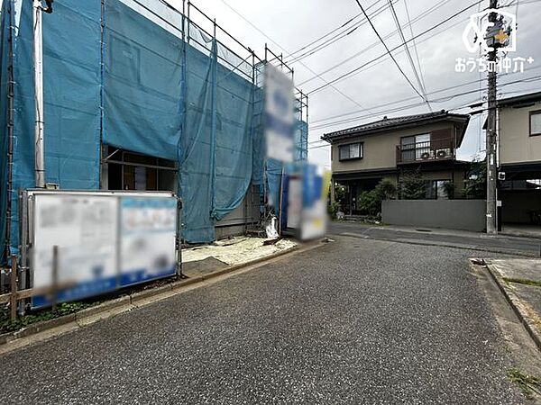 北側接道を含む現地の様子です
