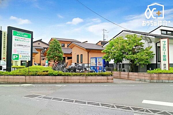 メディカル所沢 徒歩14分。特別養護老人ホームところの苑内にある内科、整形外科、歯科のある病院でございます。 1060m