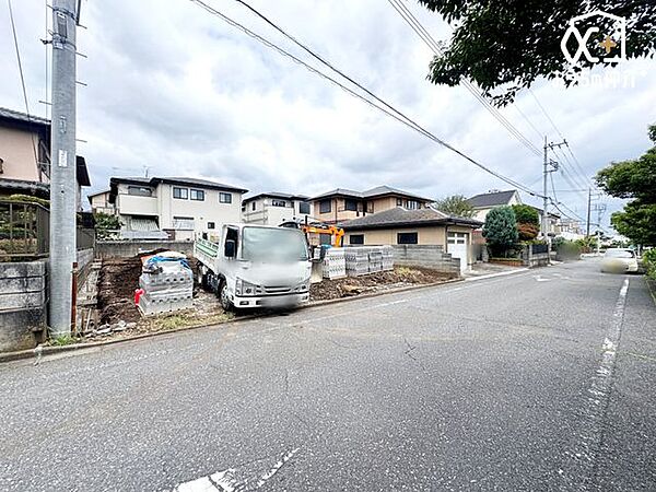 車通りの少ない前面道路です