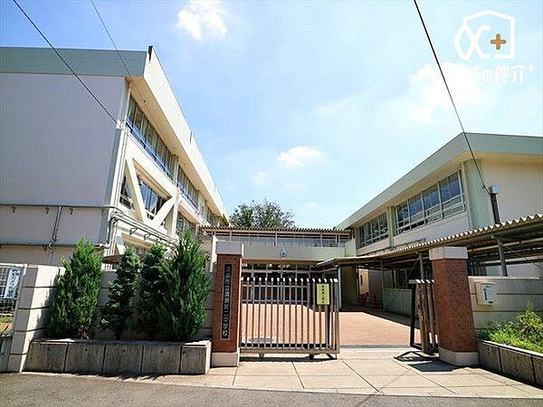清瀬市立清瀬第二中学校 徒歩20分。【通学　区域】松山1丁目から3丁目、竹丘1丁目から3丁目、梅園1丁目から3丁目 1560m