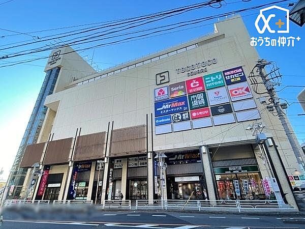 TOCOTOCO　SQUARE　所沢 徒歩8分。100円ショップや家具店、スーパーもある大型ショッピングセンターです。 630m