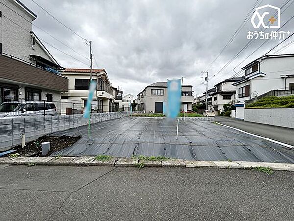 西側接道から見た現地の様子です