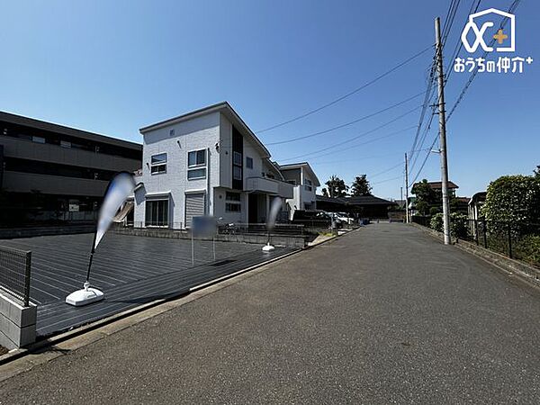車通りの少ない前面道路です