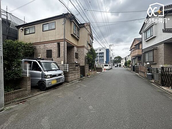 西側接道を含む現地の様子です