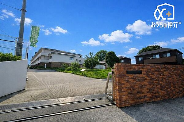 所沢市立松井小学校 徒歩10分。武蔵野線「東所沢駅」が最寄りの小学校でございます。ご近所の評判も良いです！ 750m