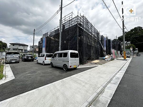 接道が約12ｍと広く車の出し入れもラクラクです