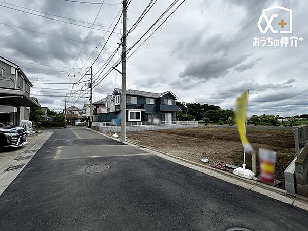 西側接道を含む現地の様子です