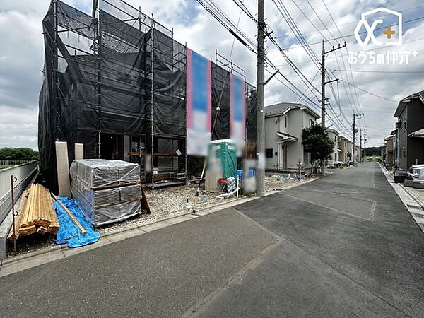 接道は行き止まり道路につき車の通り抜けがなく閑静な住宅地です