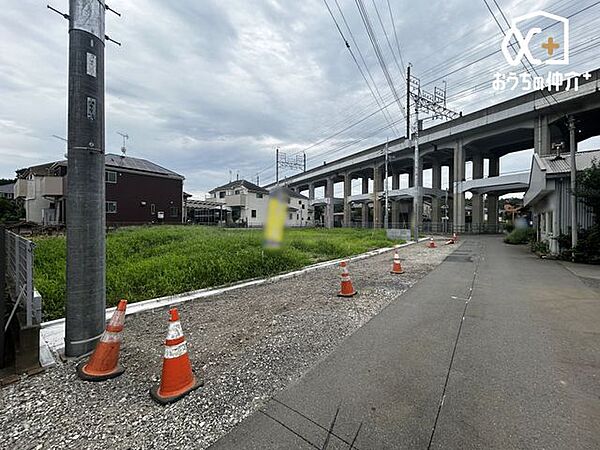 東側接道を含む現地の様子です
