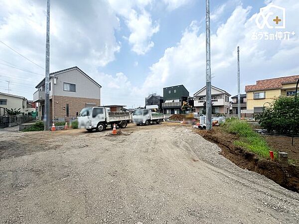 接道は行き止まり道路につき車の通り抜けがなく閑静な住宅地です