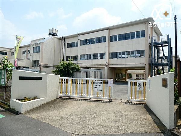 東村山市立萩山小学校 徒歩12分。【通学　区域】萩山町一丁目、二丁目、三丁目1から18、23から30、四丁目 910m
