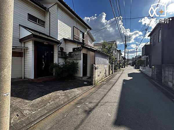 車通りの少ない前面道路です