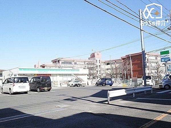 ファミリーマート　東村山多摩湖町店 徒歩6分。【営業時間】24時間営業【駐車場】あり 440m