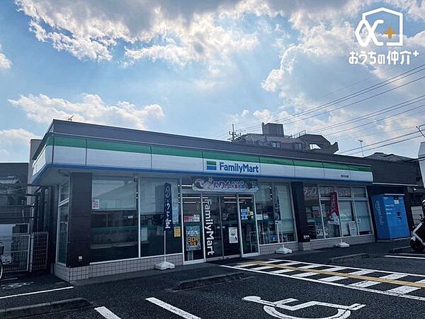 ファミリーマート 所沢久米店 徒歩3分。24時間営業のコンビニエンスストア 210m