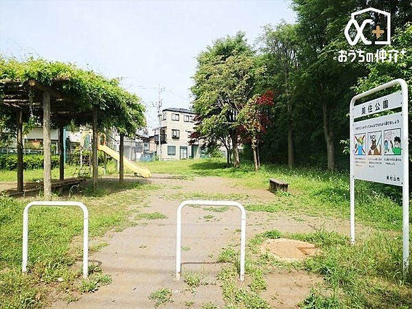 美住公園 徒歩4分。ベンチ・藤棚・遊具（複合遊具・砂場）水飲場・防火貯水槽 300m