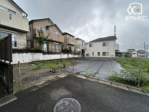 接道は行き止まり道路につき車の通り抜けがなく閑静な住宅地です
