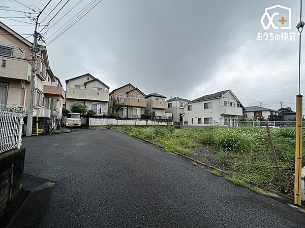 西側接道を含む現地の様子です
