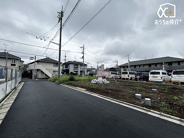 接道は行き止まり道路につき車の通り抜けがなく閑静な住宅地です