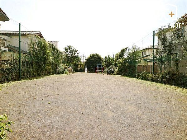 東村山市萩山町4丁目第1仲よし広場 徒歩8分。遊具（すべり台・ジャングルジム・雲梯・砂場）・水飲場 580m