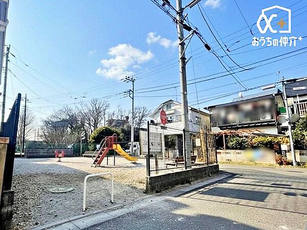 久米川町五丁目第1仲よし広場 徒歩1分。ベンチ・遊具（すべり台・スプリング遊具）・防火貯水槽 50m