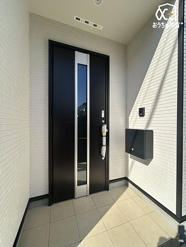 外から見た玄関の様子