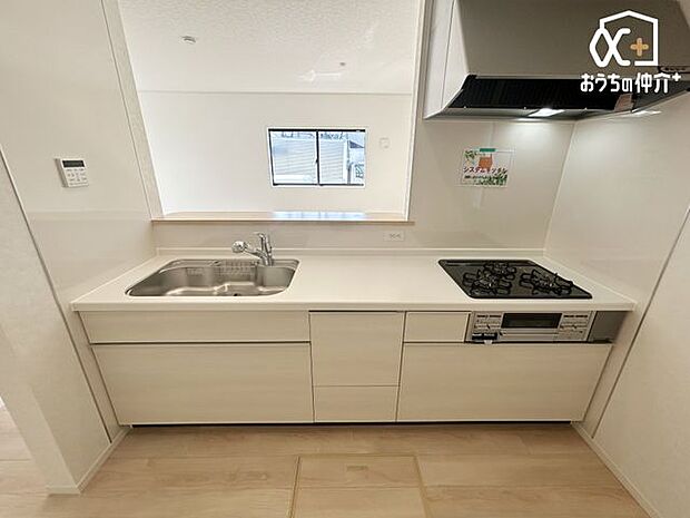 リビングが見渡せるシステムキッチンは、家事しながらも家族とのコミュニケーション取れて、家事時間も充実！