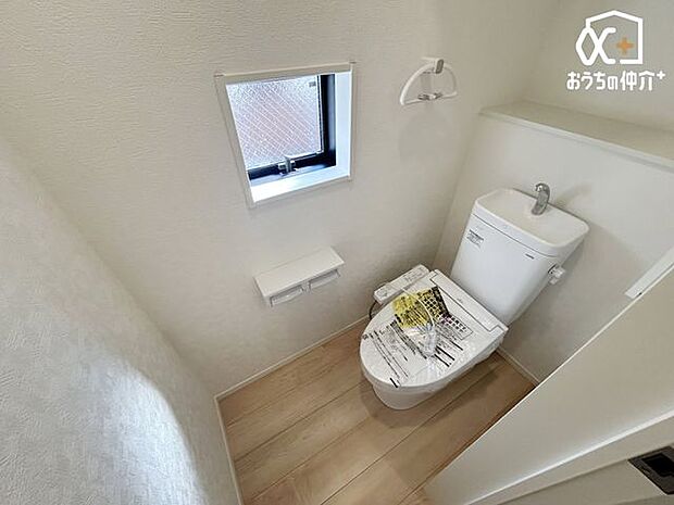 小窓のある1階温水洗浄便座トイレ