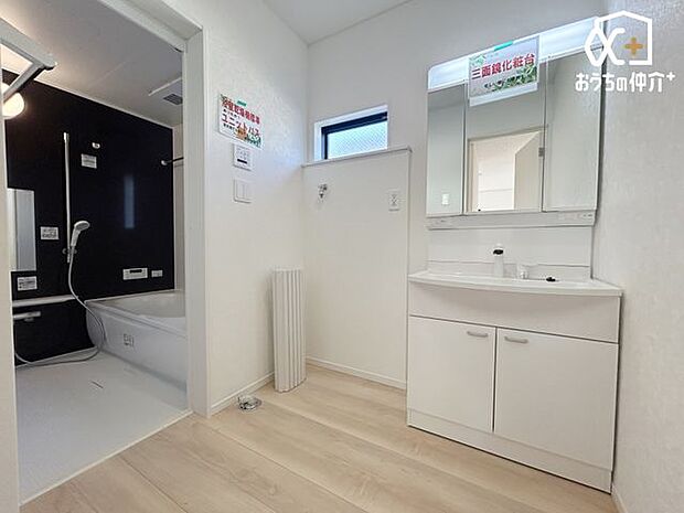 清潔感のある洗面＆洗濯スペース