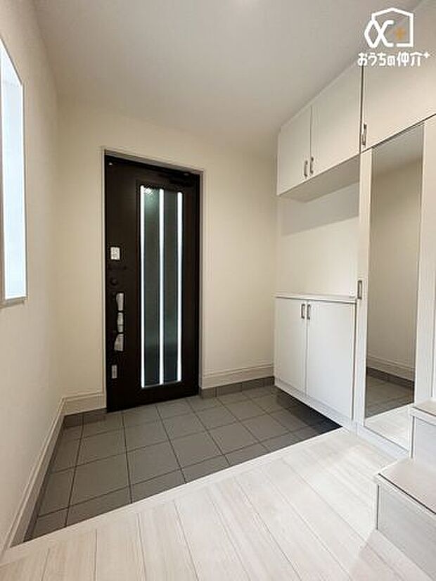 姿見付きのシューズボックス