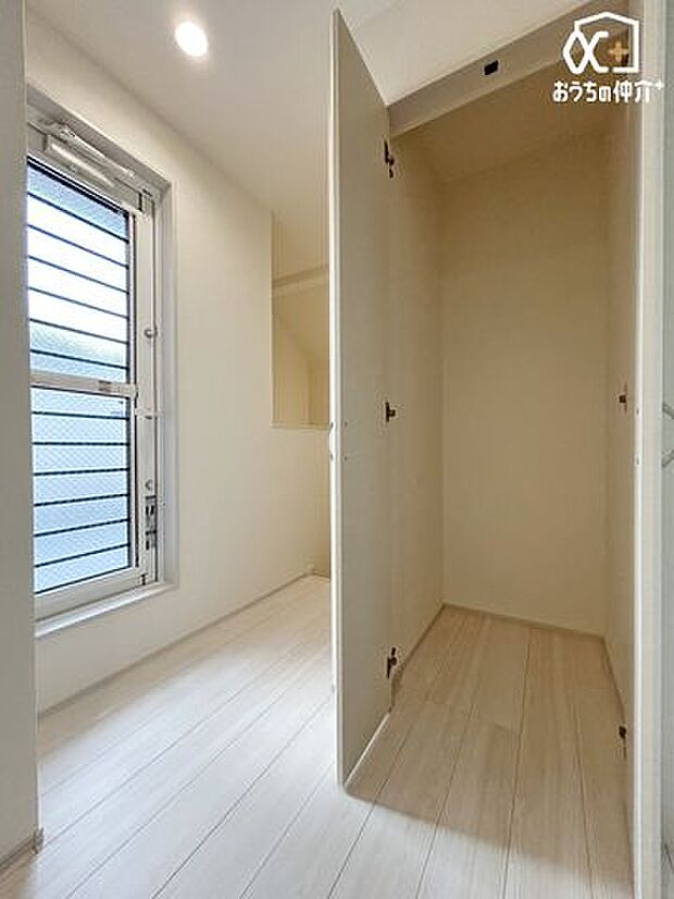 2階ホールの収納