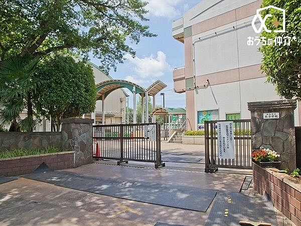所沢市立北小学校 徒歩11分。西武新宿線「新所沢駅」が最寄りの小学校でございます。ご近所の評判も良いです！ 870m