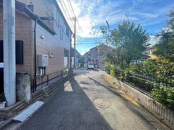 車通りの少ない閑静な住宅街