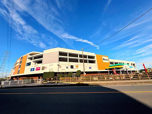 島忠 ・ホームズ所沢店 徒歩14分。駐車場が広く行きやすいホームセンターでございます。取扱商品も豊富です。建物内にスーパーや家具店などもございます。 1090m