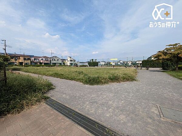 和ケ原公園 徒歩27分。パーゴラのある休めるベンチがあります。地区のお祭りなど地域の人々の行事などにも使われている公園です。 2150m