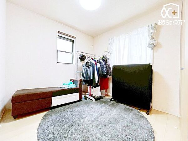 ～Kids room～北東側洋室4.7帖お子様部屋としては十分な大きさで収納もついている居室です。