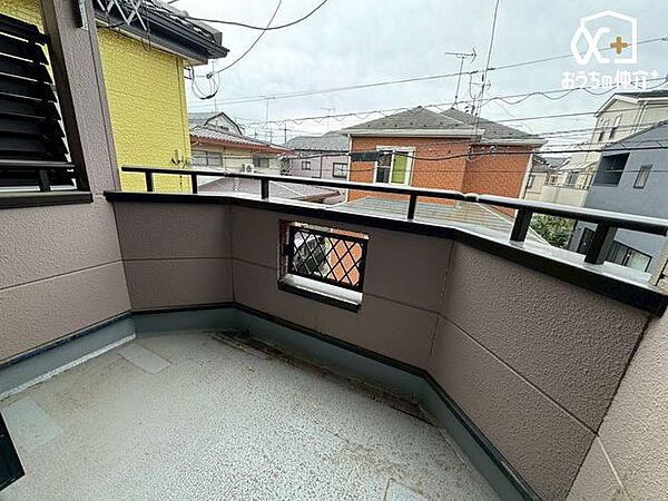 雨の日でも安心の屋根のあるバルコニー
