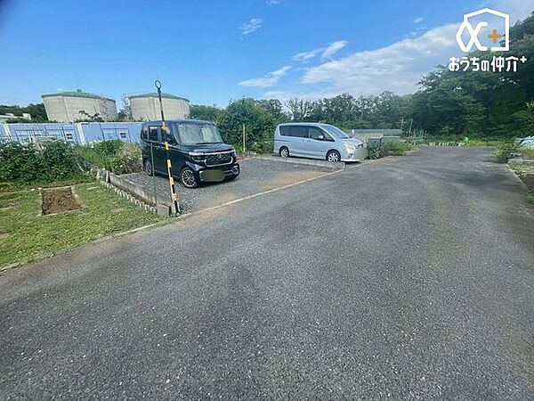 2台分の駐車スペースがある便利な土地付き