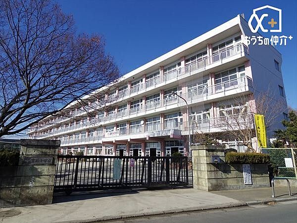 所沢市立宮前小学校 徒歩10分。西武池袋線「狭山ヶ丘駅」が最寄りの小学校でございます。ご近所の評判も良いです！ 790m