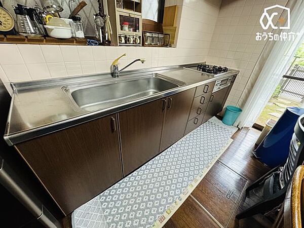～Kitchen～状態の良いキッチン　丁寧にお使いで水回りも収納ももきれいな状態です。リフォームしなくても尾十分に使用できます。
