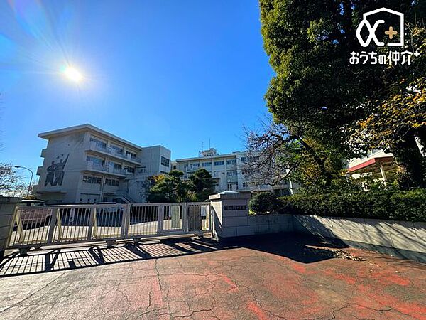 所沢市立北野中学校 徒歩20分。西武池袋線「小手指駅」近くの自然に囲まれた広々とした敷地がある中学校でございます。周辺からの評判も良いです！ 1570m