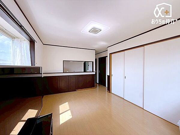 上質な時間を育む暮らしのメインステージ。寛ぎとご家族とのコミュニケーションを育む居心地のよい場所。自然とみんなが集まる場所。