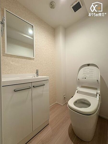 ～Toilet～清潔感のあるトイレです。もちろんウォシュレット機能付き