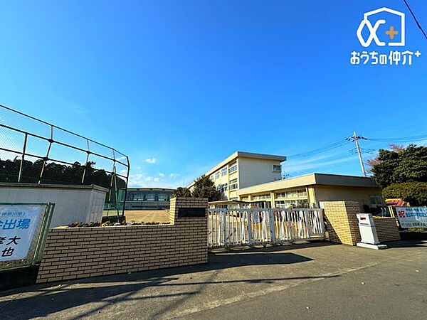 所沢市立小手指中学校 徒歩14分。西武池袋線「小手指駅」近くの広々とした敷地がある中学校でございます。周辺からの評判も良いです！ 1090m