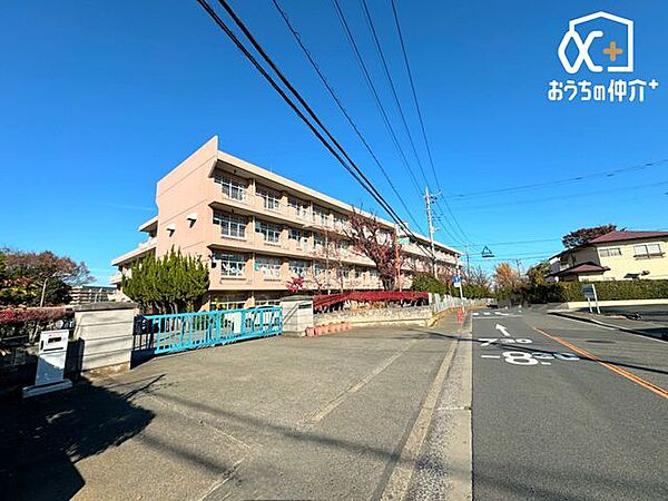 所沢市立椿峰小学校 徒歩6分。西武池袋線小手指駅が最寄りの小学校でございます。ご近所の評判も良いです！ 460m