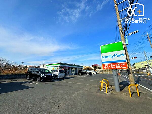 ファミリーマート所沢北野天神通り店 徒歩3分。駐車場の大きなコンビニ 210m