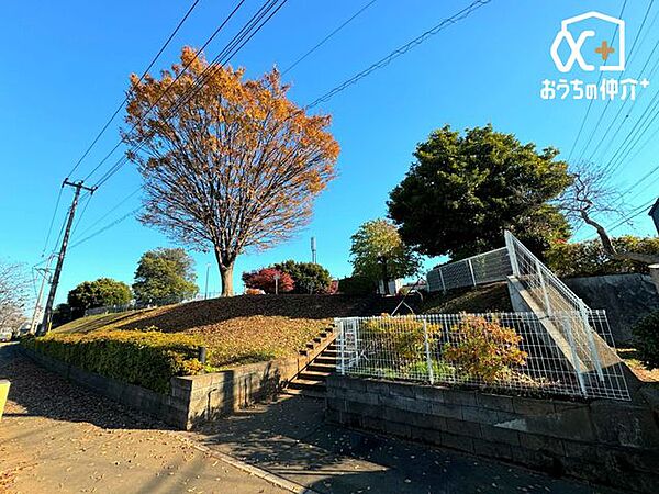 海谷公園 徒歩12分。道路から見えないプライバシーの尊重された公園 920m